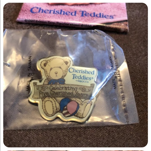 Lot of 10 Buttons Cherished Teddies - Picture 14 of 14